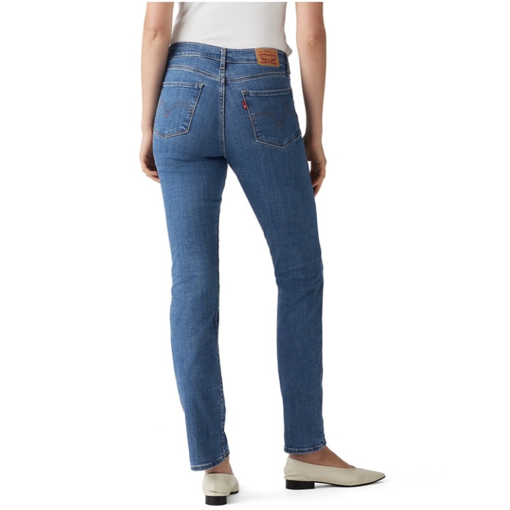 Levi's Perfectly Slimming 512 Straight Leg Women's Jeans in Medium Blue 8
